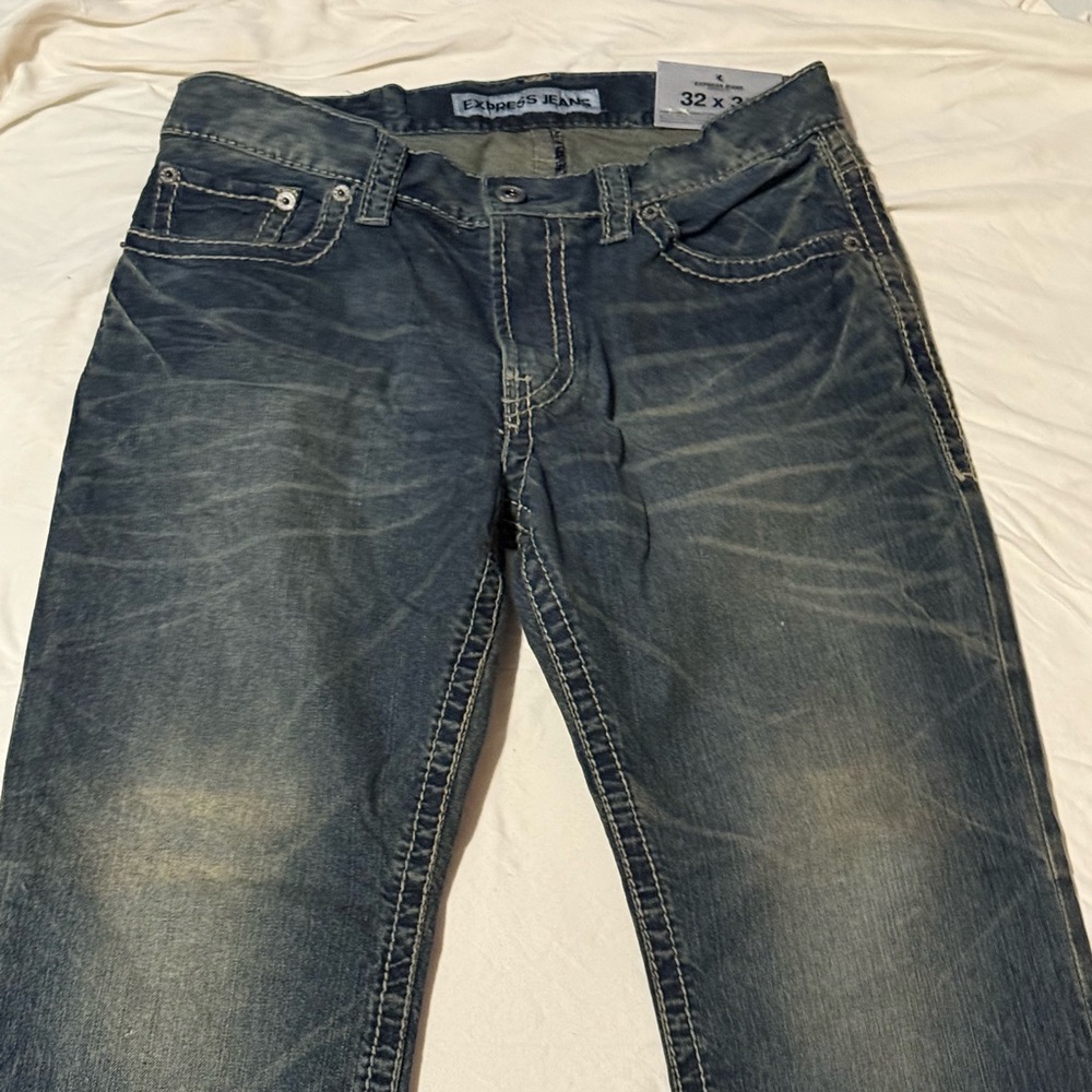 NWT Express Men's Relaxed Fit Dark Blue Jeans